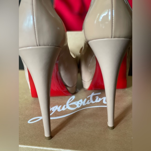 Christian Louboutin Beige Patent Leather Hyper Privé Peep Toe Pumps - Picture 6 of 7